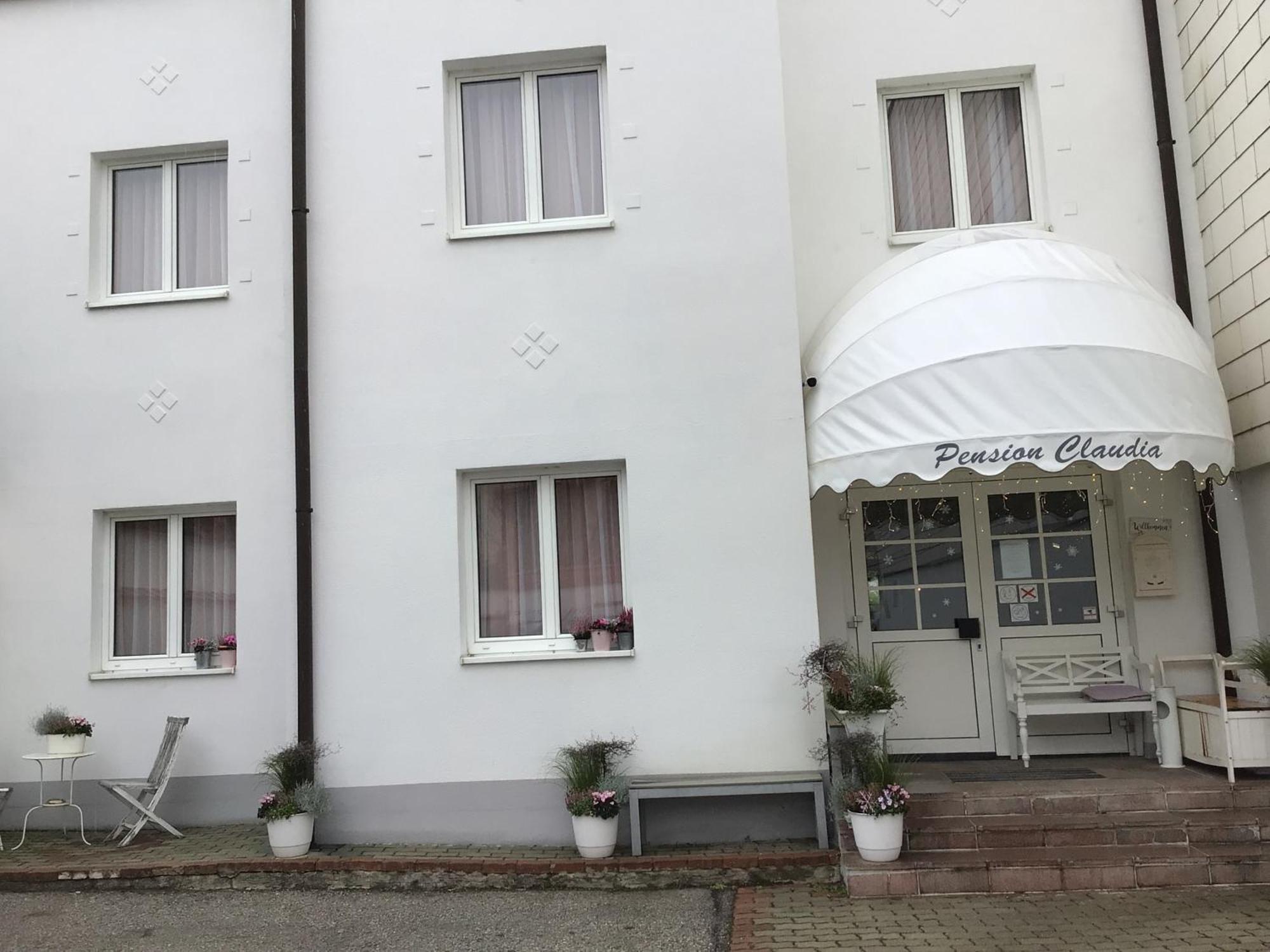 Pension Claudia Voesendorf Bagian luar foto
